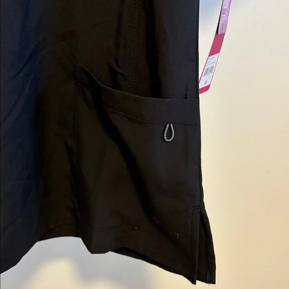 White Cross Fit scrub top. - Picture 3 of 7